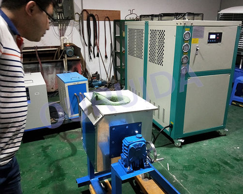 Guter Preis Graphit-Tiegel-Induktionsschmelzofen Wasserkühlsystem Dreiphasen-Wechselstrom 380V 50Hz Stromversorgung Entwickelt für das Metallschmelzen Online